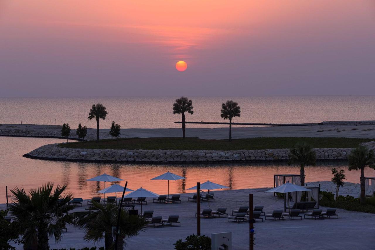 Jumeirah Gulf Of Bahrain Manama Exterior photo Sunset at the beach